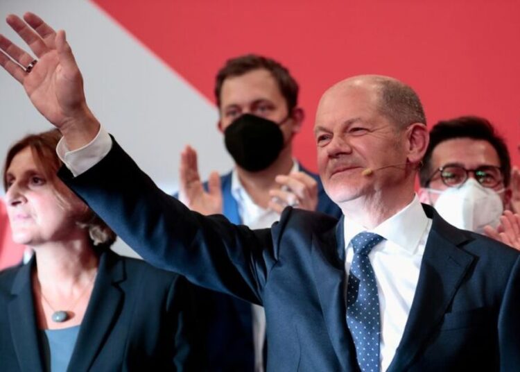 Germany’s SPD to open coalition talks this week 1 - Egyptian Gazette Social Democratic Party (SPD) top candidate for chancellor Olaf Scholz waves after first exit polls for the general elections in Berlin, Germany, September 26, 2021.