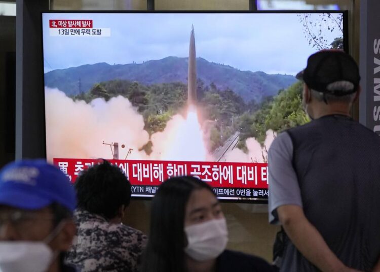 N. Korea launches missile as diplomat decries US policy 1 - Egyptian Gazette People watching a TV showing a file image of North Korea's missile launch during a news programme at the Seoul Railway Station in Seoul, South Korea, Tuesday, Sept. 28, 2021.