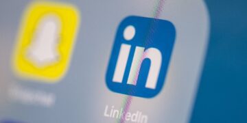 LinkedIn is the latest social network to drop Stories