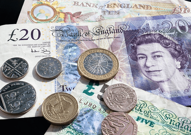 Sterling dips after rally triggered by hawkish BoE 1 - Egyptian Gazette Sterling dipped against the dollar on Friday, losing some of its gains from a rally which followed the Bank of England taking a hawkish tone on interest rates and its pandemic-era government bond buying scheme.