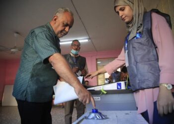Iraqis vote for new parliament hoping for change