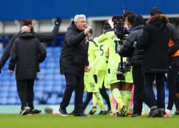 Bruce leaves role as Newcastle boss after Saudi-led takeover of club