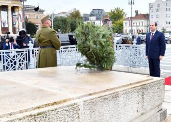Sisi lays wreath on memorial in Budapest’s Heroes Square