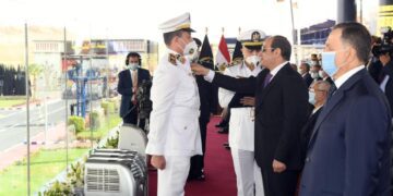 Sisi honors top Police Academy graduates