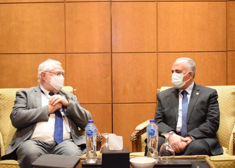 Minister of Water Resources and Irrigation Mohamed Abdel Aati (R) and Namibian counterpart Carl-Herman Gustav