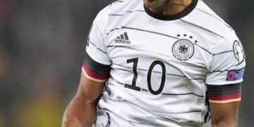 Germany, Netherlands edge closer to W. Cup finals