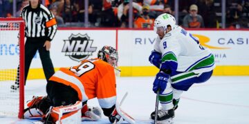 Vancouver Canucks beat Philadelphia Flyers 5-4 1 - Egyptian Gazette Vancouver Canucks beat Philadelphia Flyers 5-4