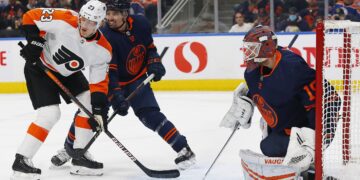 Panthers roll past Bruins 4-1