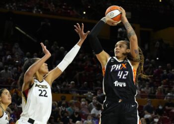 Mercury smashes Aces to seize 2-1 series lead in WNBA semis