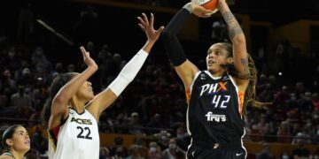 Mercury smashes Aces to seize 2-1 series lead in WNBA semis 1 - Egyptian Gazette Mercury smashes Aces to seize 2-1 series lead in WNBA semis