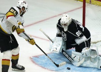 Predators stun Lightning 6-2