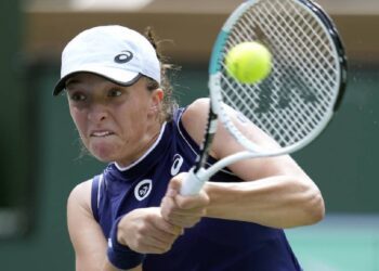 Swiatek, Murray advance in Indian Wells