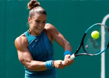 Sakkari, Halep advance in Moscow