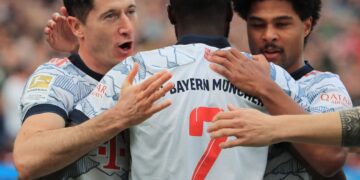Bayern smashes five past Leverkusen