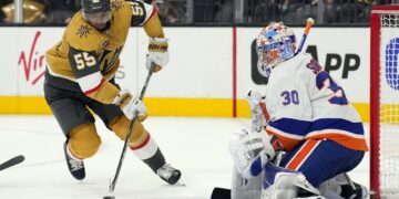 Islanders defeat Vegas 2-0