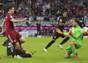 Bayern Munich shocked by Frankfurt