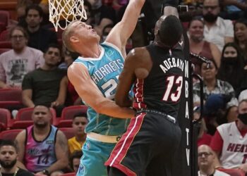Butler leads Heat to victory over Hornets 114-99