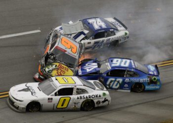 NASCAR drivers lament lack of on-track etiquette