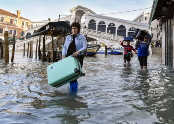 Flooding in Venice worsens off-season amid climate change