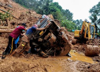 More than 20 dead after floods in south India