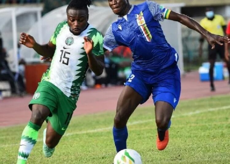 Moses Simon (L) of Nigeria and Saint-cyr Ngam-Ngam (R) of the Central African Republic contest possession during a World Cup qualifier in Lagos.