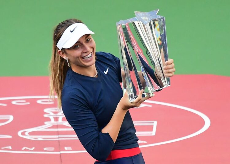 Badosa overcomes Azarenka to win Indian Wells title 1 - Egyptian Gazette Paula Badosa holds the champion trophy after defeating Victoria Azarenka n the women’s final in the Indian Wells.