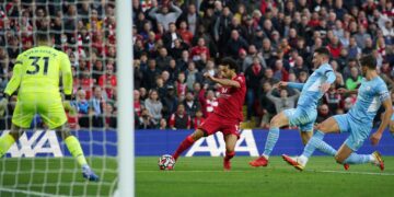 Salah shines as Liverpool and Man City battle to 2-2 draw