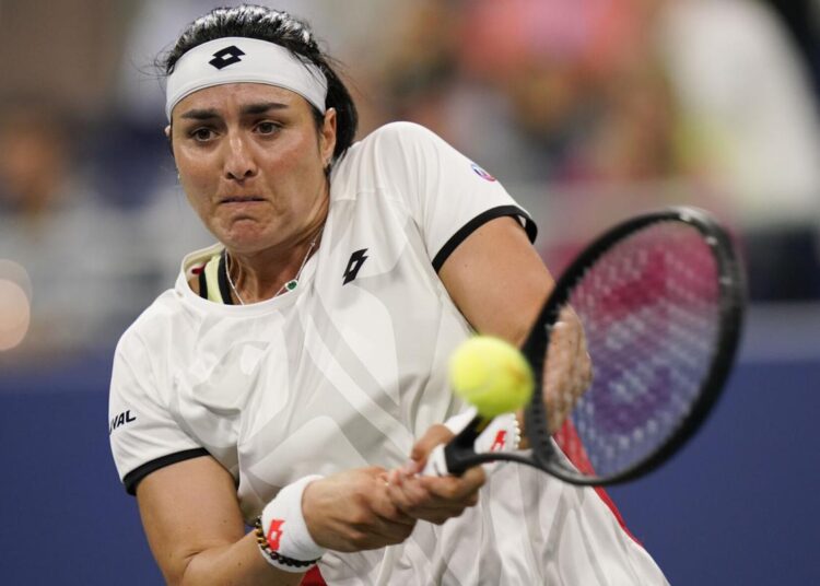 Early to bed, early to rise: Jabeur beats Pegula in Chicago 1 - Egyptian Gazette Ons Jabeur of Tunisia