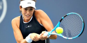 Muguruza boosts WTA Finals chances with Chicago title