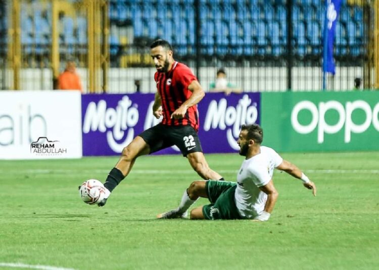 Future FC's attacking midfielder Omar Saviola (L) vying for the ball against Al-Ittihad of Alexandria defender during their match at Alexandria Stadium in the Egyptian Premier League.
