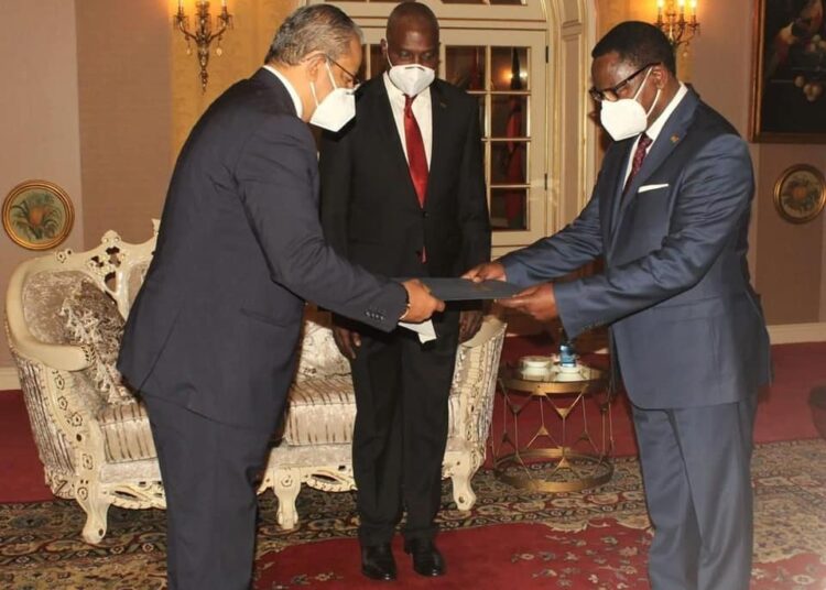 Newly-appointed Egyptian amb. to Malawi presents his credentials to President Chakwera 1 - Egyptian Gazette Egypt's newly-appointed Ambassador to Malawi Mohamed el Sherif (L) presented his credentials to President Lazarus Chakwera of Malawi.