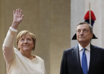 Merkel meets Pope and receives farewell tribute from Draghi