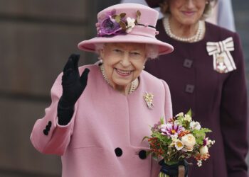 Queen accepts medical advice to rest, cancels N Ireland trip