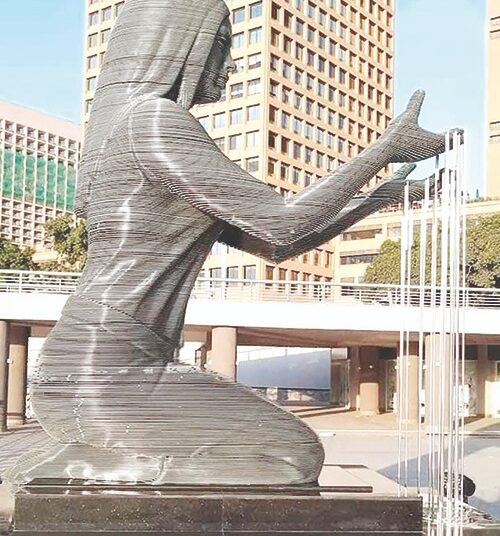 Sculpting masterpiece on new Nile public promenade 1 - Egyptian Gazette