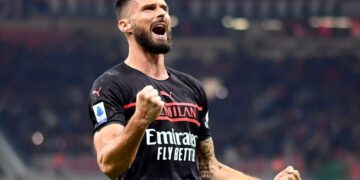 Giroud fires low-key Milan past Torino, top of Serie A