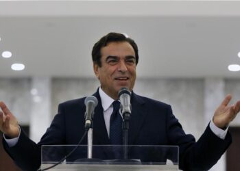 Saudi Arabia, Bahrain expel Lebanese ambassadors