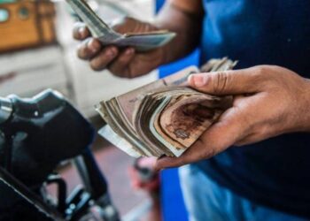 Binary effect on economy by oil price surge