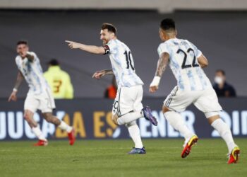 Argentina stuns Uruguay, Brazil loses 100% qualifying record