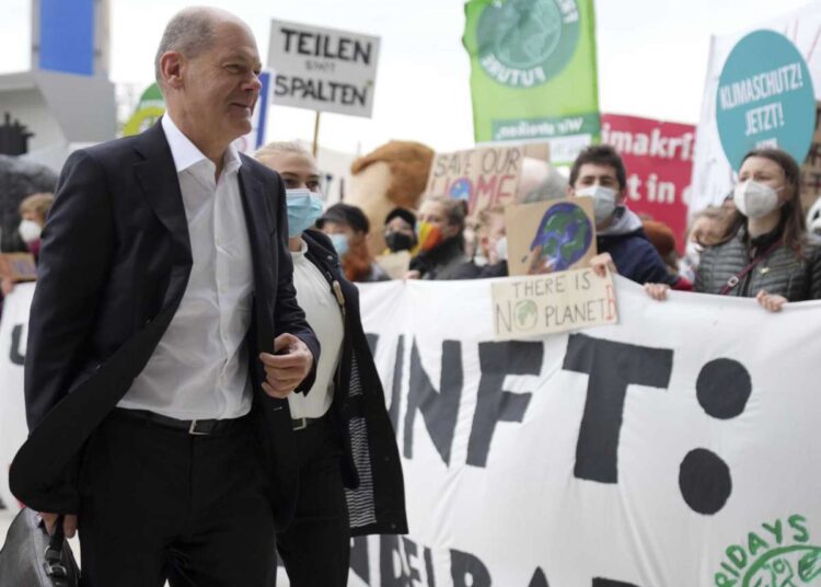 3 German parties aim to start formal coalition talks 1 - Egyptian Gazette Olaf Scholz, SPD candidate for Chancellor and Federal Minister of Finance, arrives at the venue for exploratory talks between the SPD, FDP and the Green Party on the formation of a new federal government after the Bundestag elections in Berlin, Germany, Friday, Oct. 15, 2021.