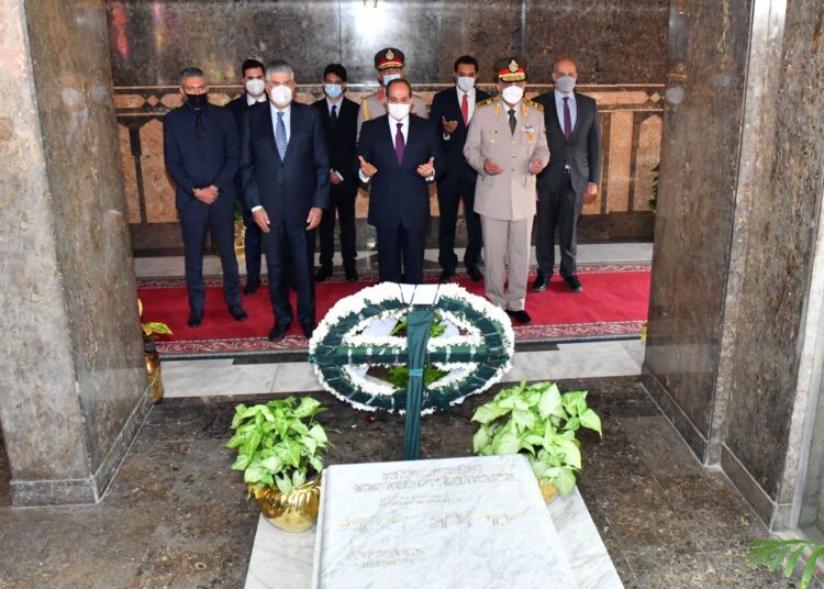 Sisi lays wreaths on tombs of unknown soldier, Sadat, Nasser 2 - Egyptian Gazette Sisi lays wreaths on tombs of unknown soldier, Sadat, Nasser 1 - Egyptian Gazette