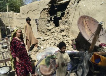 Strong earthquake in southwest Pakistan kills at least 23