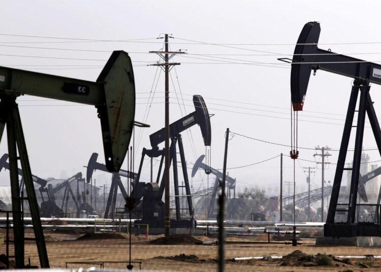 Oil rally resumes as OPEC+ seen keeping supply tight 1 - Egyptian Gazette Oil rose further above $84 a barrel on Friday, within sight of a multi-year high hit this week, as expectations OPEC and its allies will keep supply tight countered rising US inventories and the prospect of more Iranian exports.