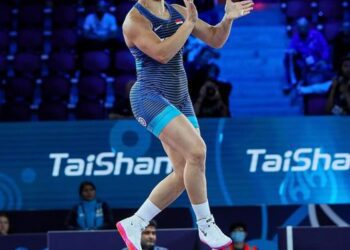 Sports minister congratulates wrestler Samar Hamza for winning bronze medal