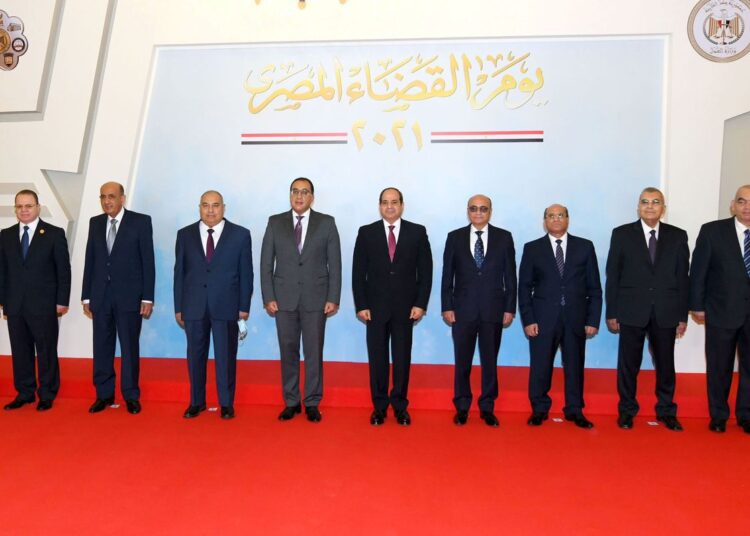 Sisi poses for photo op with PM, justice minister, state officials 1 - Egyptian Gazette