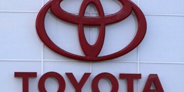 Automakers step up pace on electric vehicle battery plants