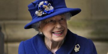 Queen sprains back, won’t attend Remembrance Sunday event