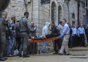 Palestinian kills 1, injures 4 before police shoot him dead