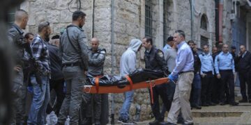 Palestinian kills 1, injures 4 before police shoot him dead