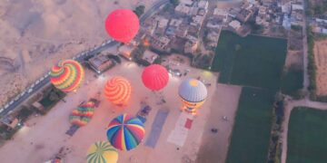 33 hot air balloons take off in Luxor