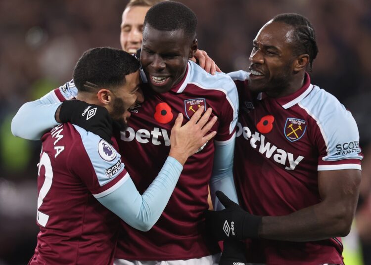 Beaten after 7 months, Liverpool stunned by West Ham 1 - Egyptian Gazette West Ham's players celebrate after scoring against Liverpool during their English Premier League match.